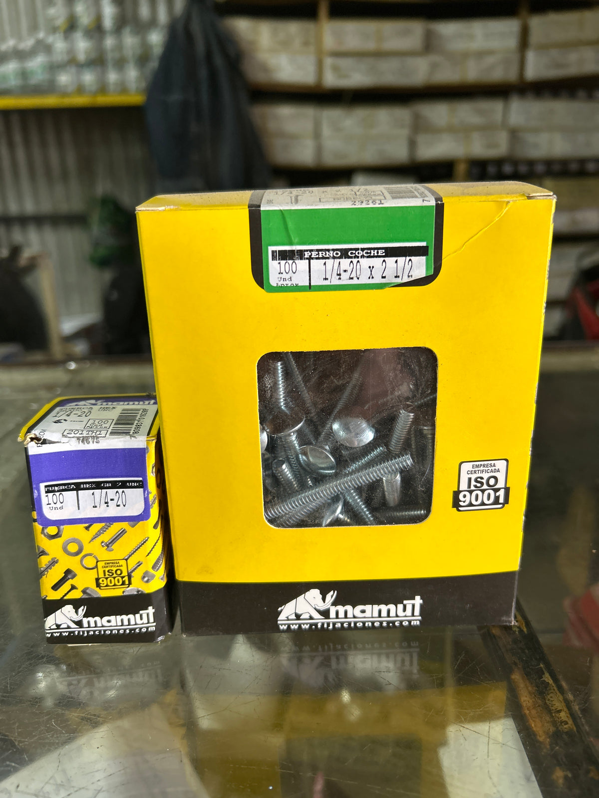 CAJA PERNO COCHE + TUERCAS G 2 1/2 X 1/4