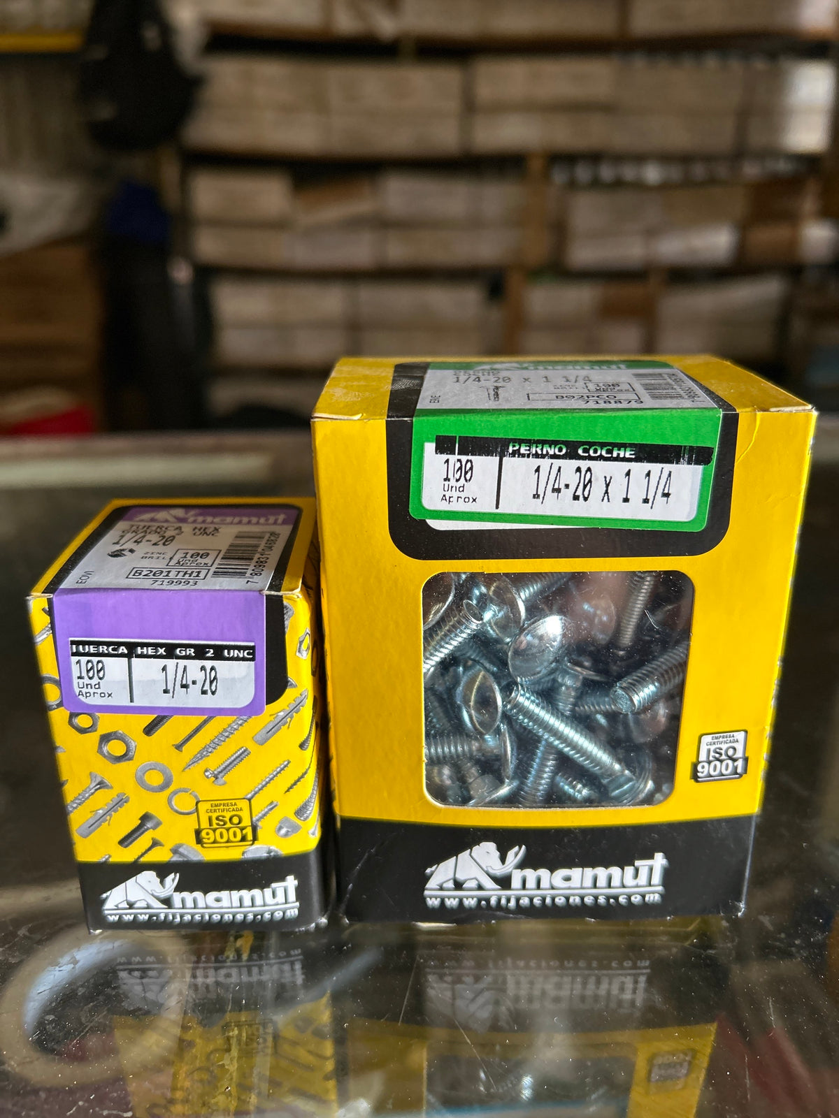 CAJA PERNO COCHE + TUERCAS G 1 1/4 X 1/4